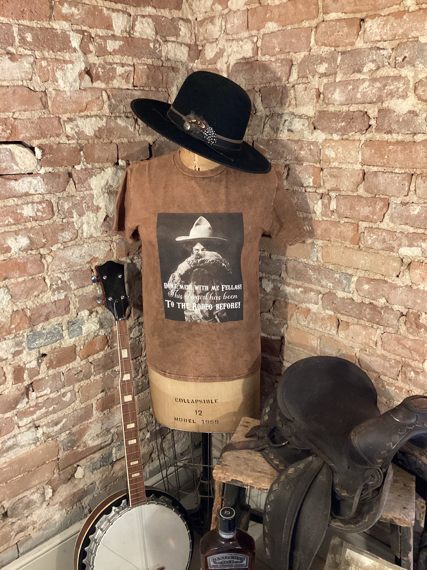 Don’t mess with me fellas/Country Shirt/Cowgirl Shirt/Western Shirt/Horse girl shirt/farmgirl shirt/distressed shirt