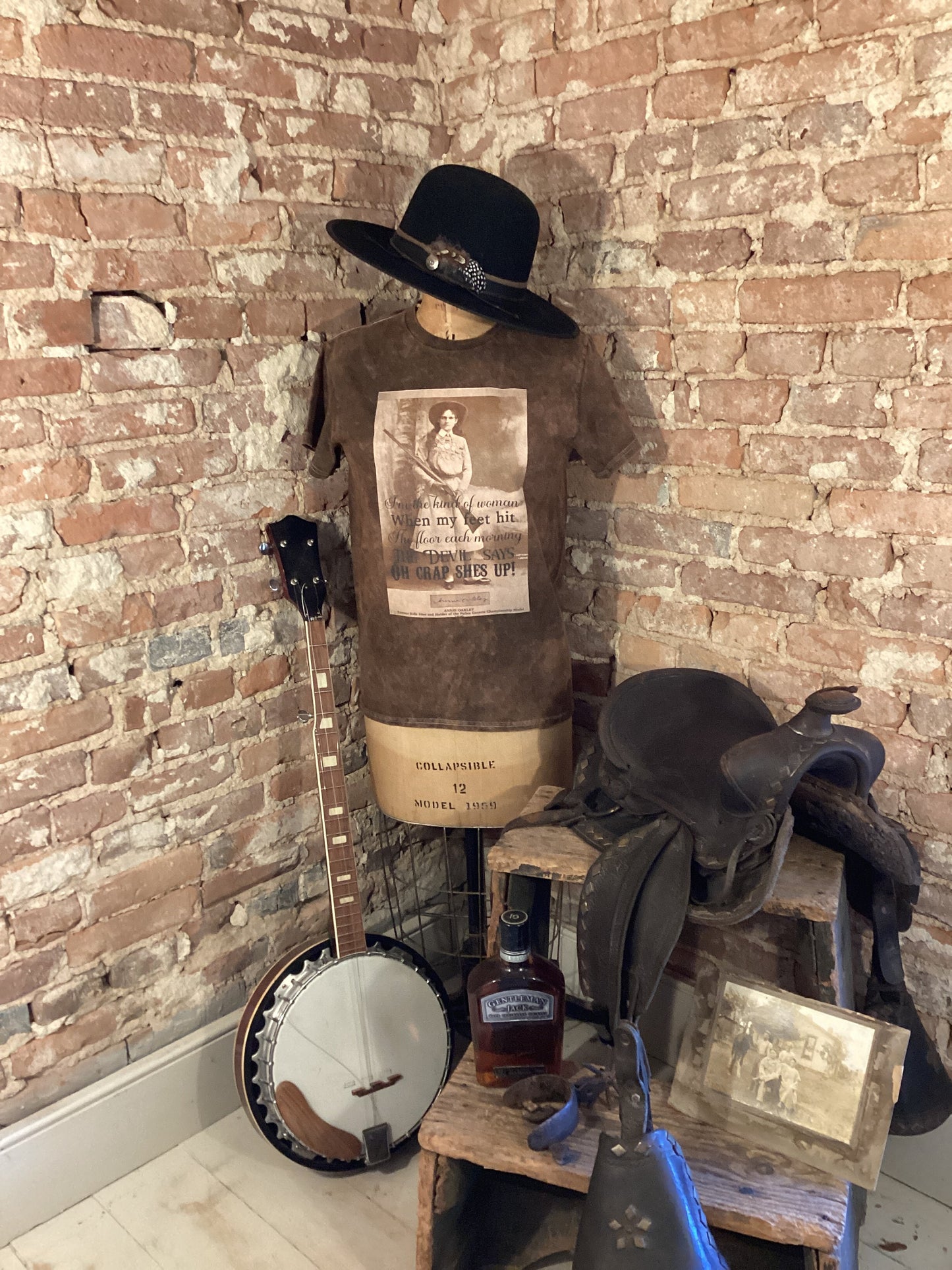 I’m the kind of woman/Country Shirt/Cowgirl Shirt/Western Shirt/Horse girl shirt/farmgirl shirt/distressed shirt/Annie Oakley