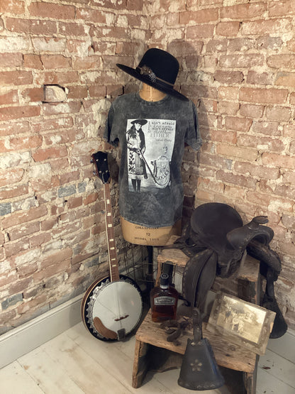 I Ain’t Afraid to Love a man/Country Shirt/Cowgirl Shirt/Western Shirt/Horse girl shirt/funny shirt/distressed shirt/Annie Oakley